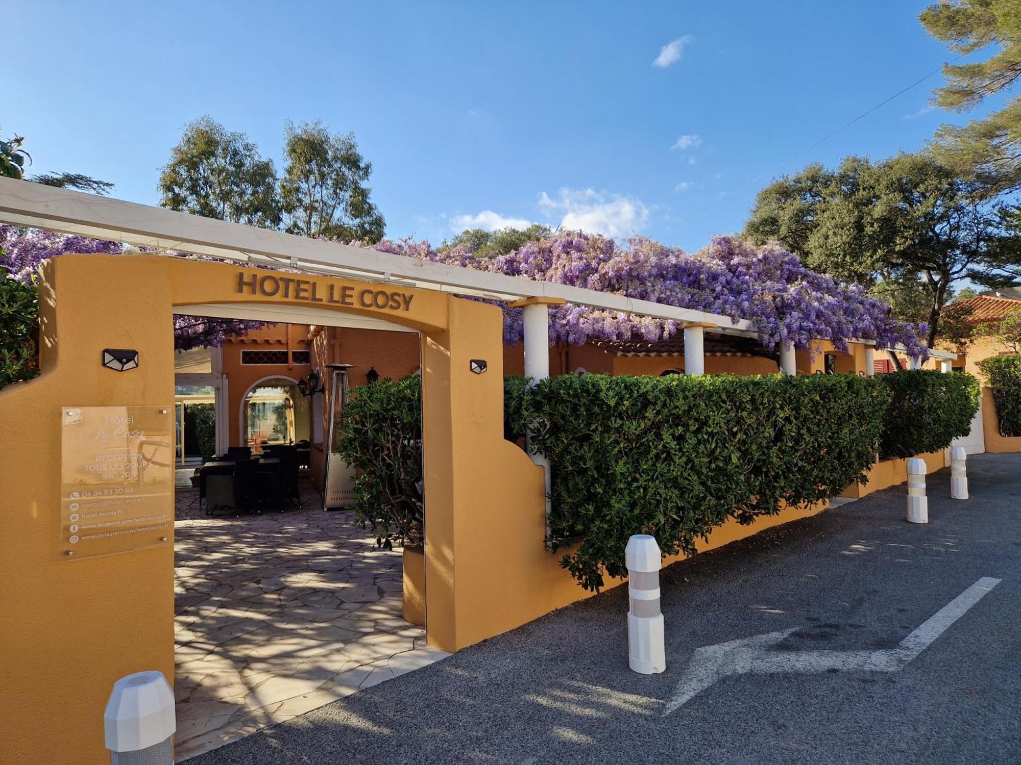 Hotel Le Cosy Saint Aygulf Exterior foto